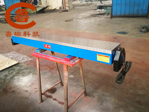 回轉(zhuǎn)電磁吸盤 (2).jpg 回轉(zhuǎn)電磁吸盤 (2).jpg